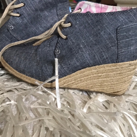 TOMS denim linen wedge. Woman's size 6.5 - Picture 2 of 8